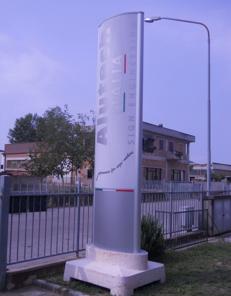 ART. 305 - Totem Luminoso A Frontali Curvi